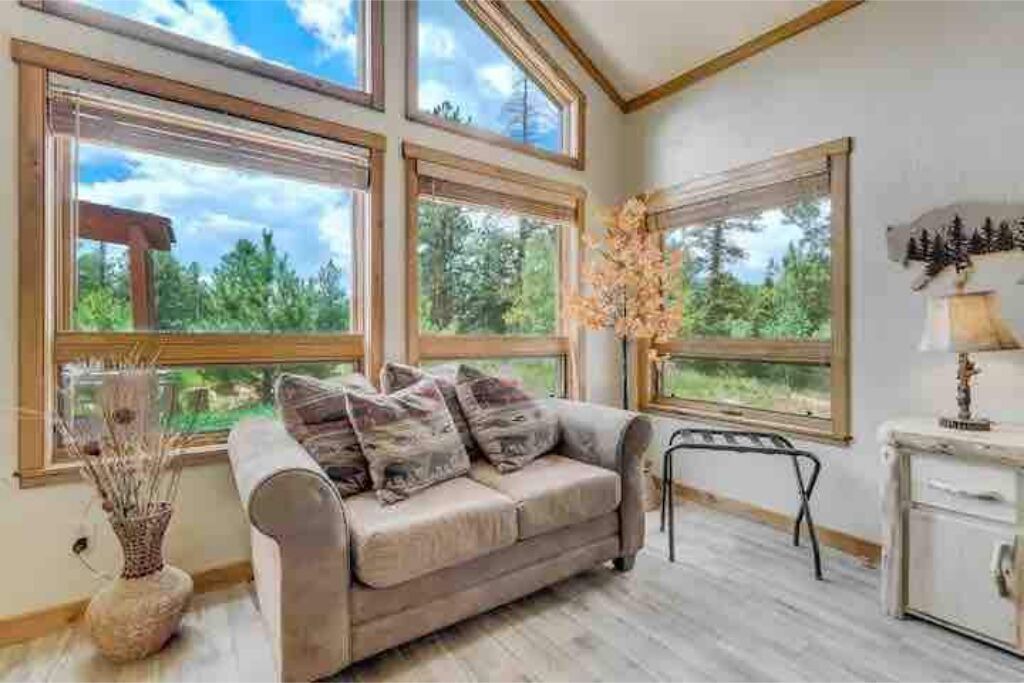 Photo of Livingroom in Divide