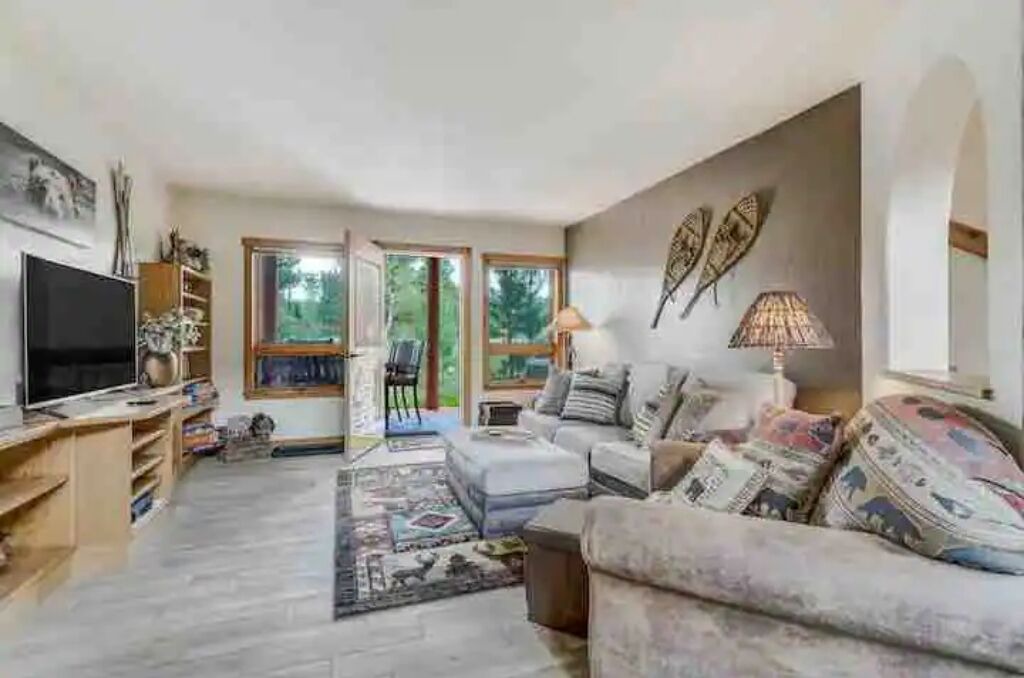 Photo of Livingroom in Divide