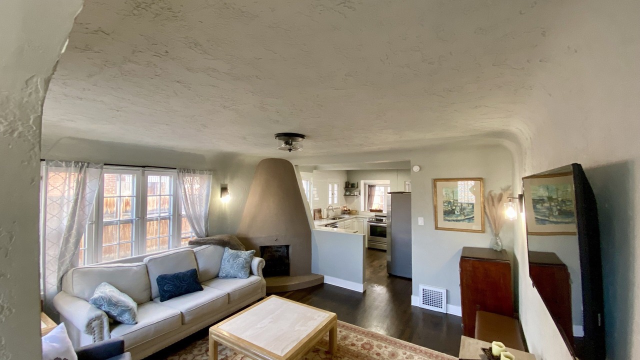 Photo of Livingroom in Edgewater