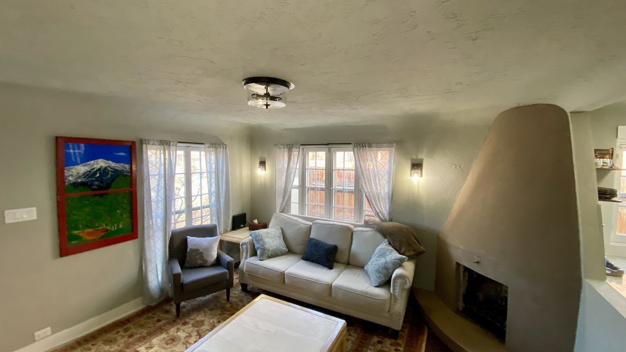 Photo of Livingroom in Edgewater