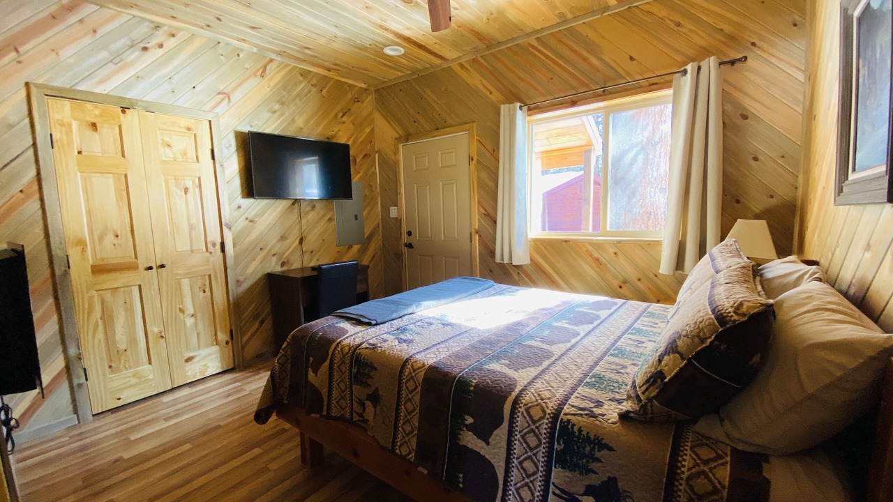 Photo of Bedroom in Ponderosa Pines