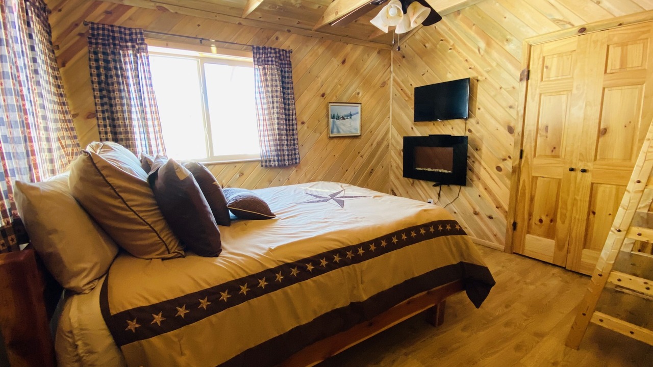 Photo of Bedroom in Ponderosa Pines