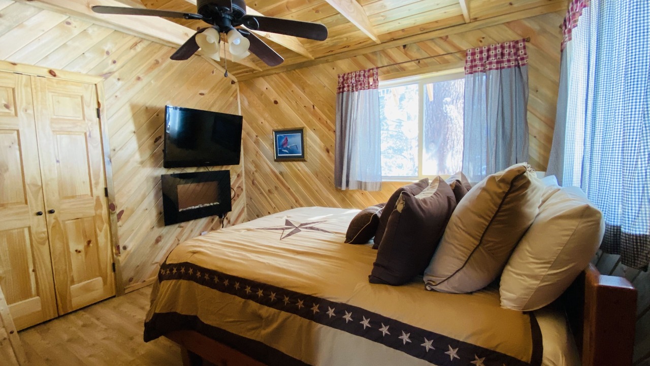 Photo of Bedroom in Ponderosa Pines