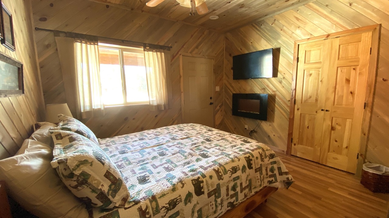 Photo of Bedroom in Ponderosa Pines