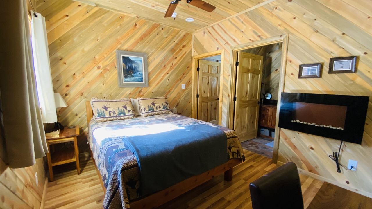 Photo of Bedroom in Ponderosa Pines