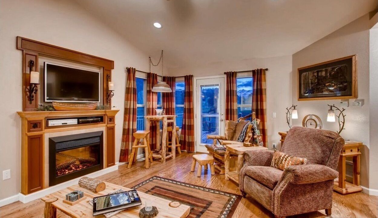 Photo of Livingroom in Stanley Hills
