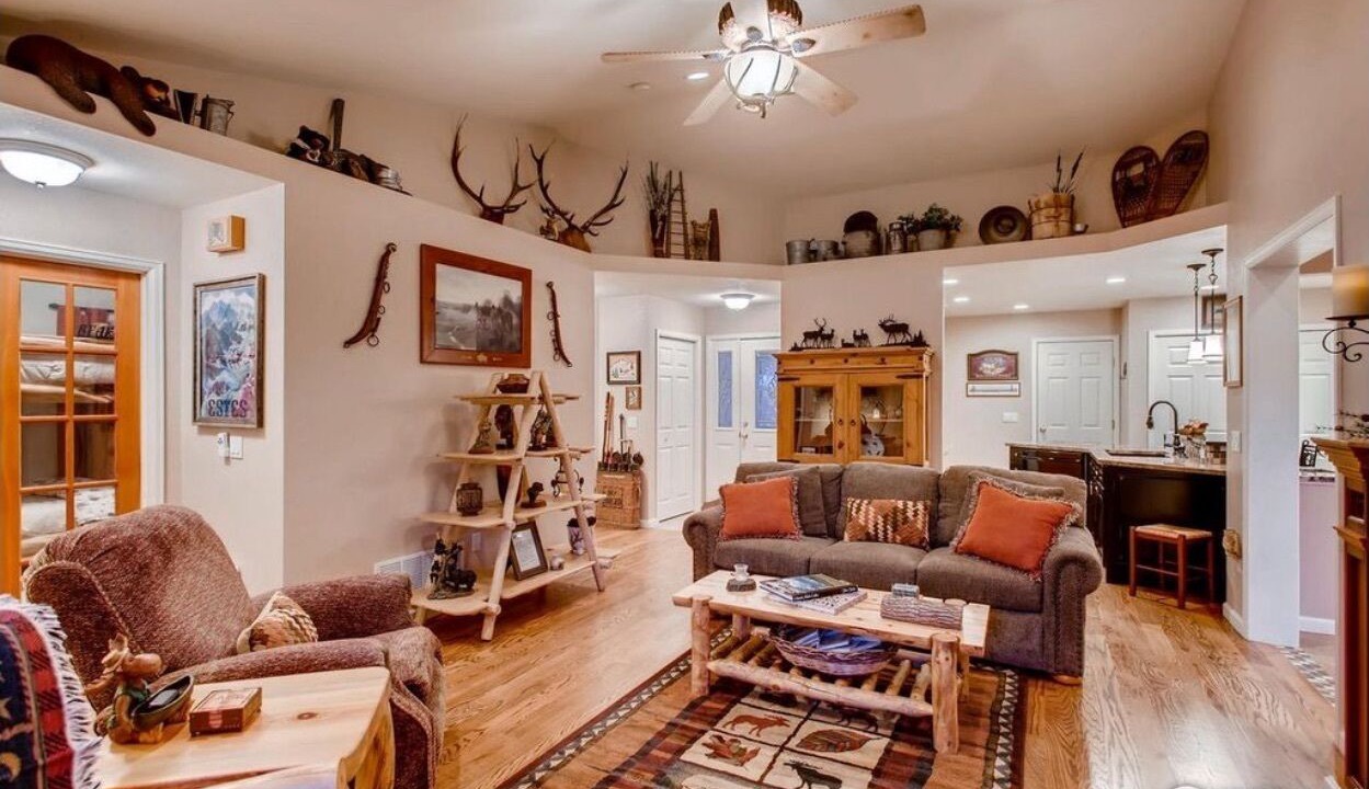 Photo of Livingroom in Stanley Hills