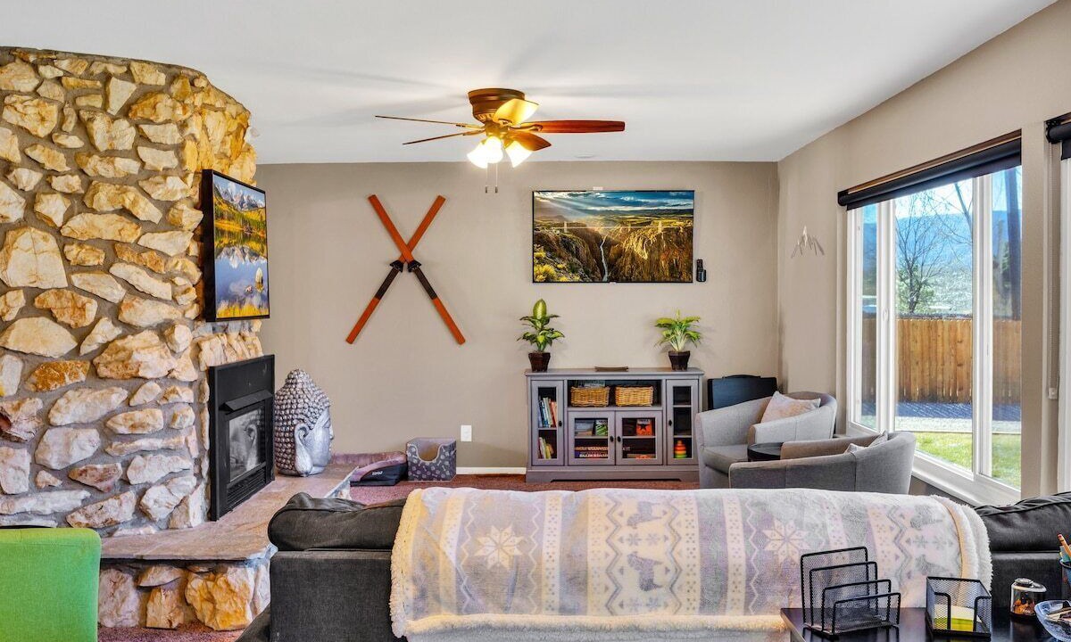 Photo of Livingroom in Canon City
