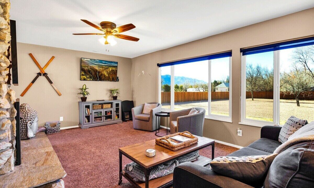 Photo of Livingroom in Canon City