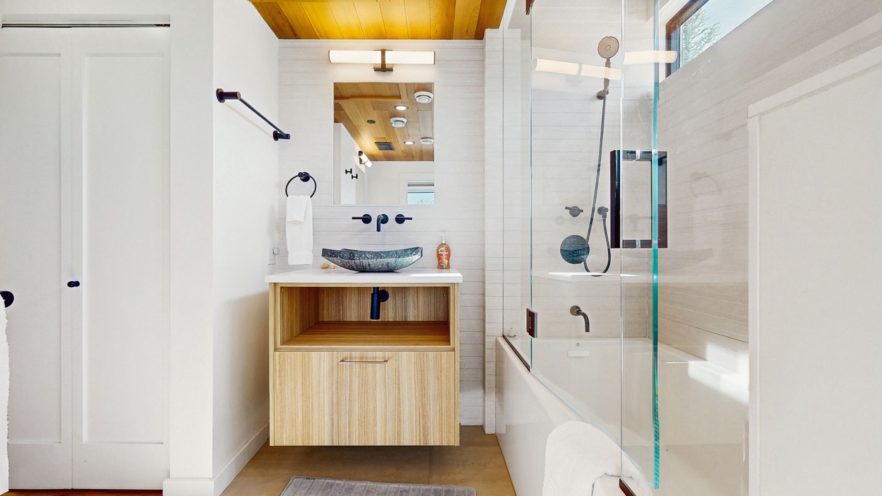 Photo of Bathroom in Carbondale
