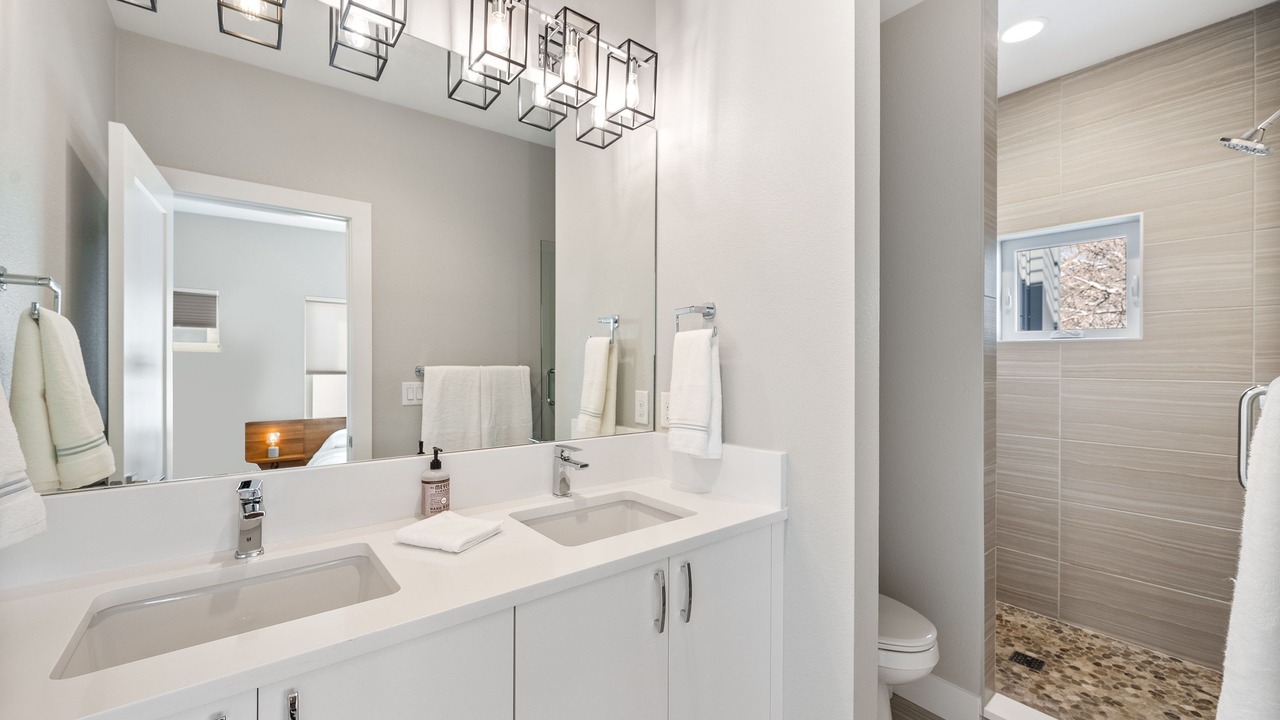 Photo of Bathroom in Jefferson Park