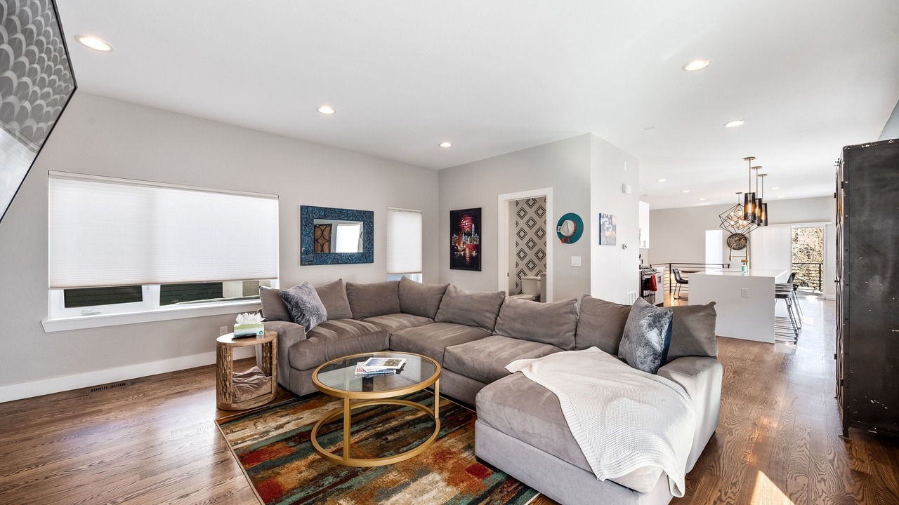 Photo of Livingroom in Jefferson Park