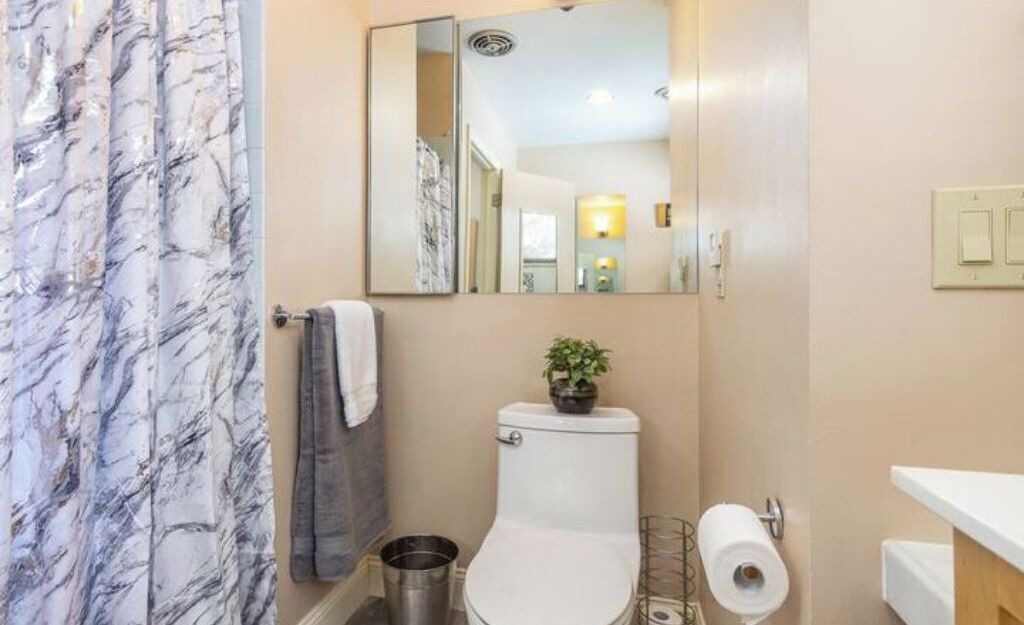 Photo of Bathroom in Golden