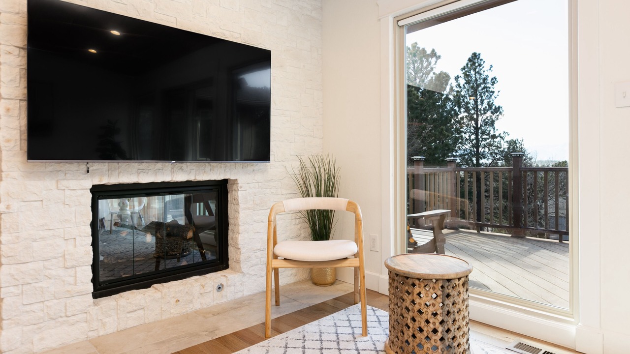 Photo of Livingroom in Northwest Colorado Springs
