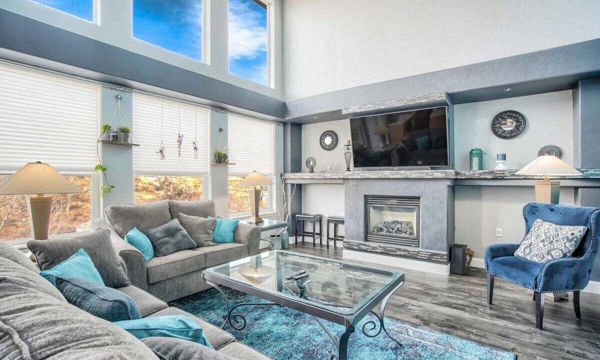 Photo of Livingroom in Northeast Colorado Springs