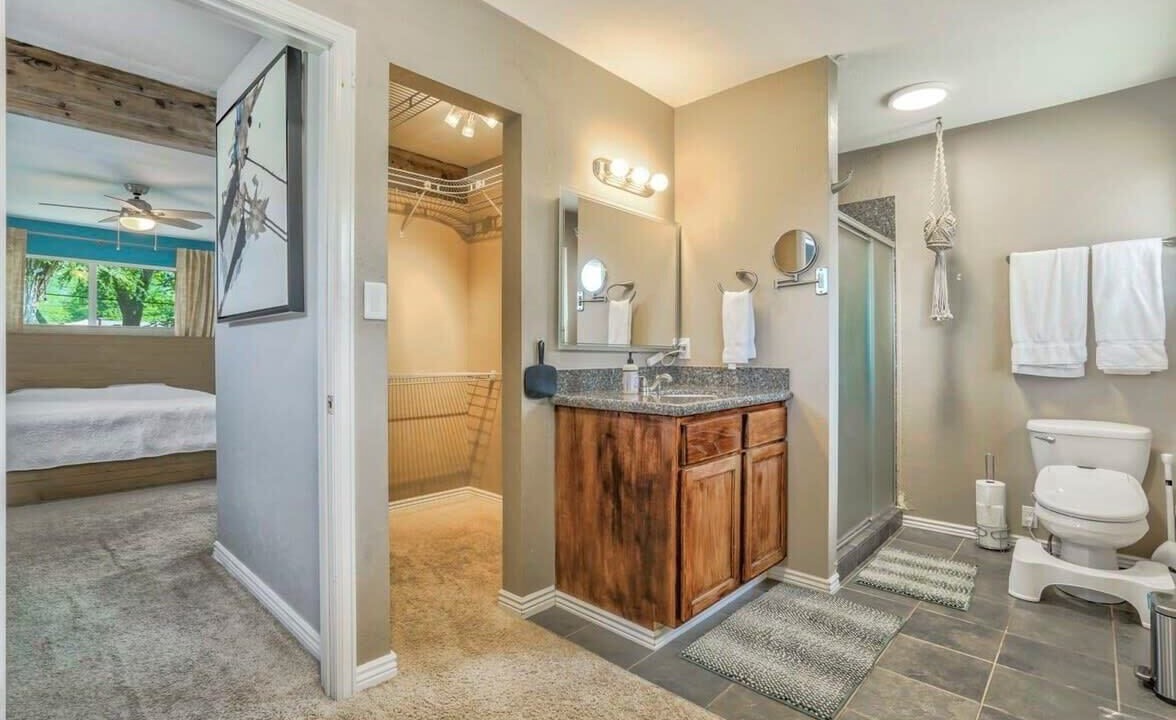 Photo of Bathroom in Skyway