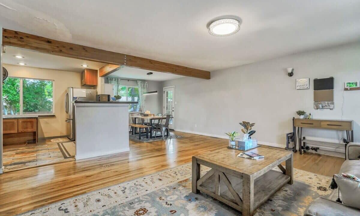 Photo of Livingroom in Skyway