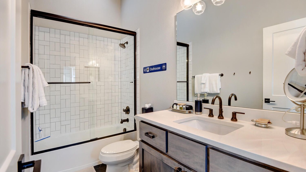 Photo of Bathroom in Rendezvous