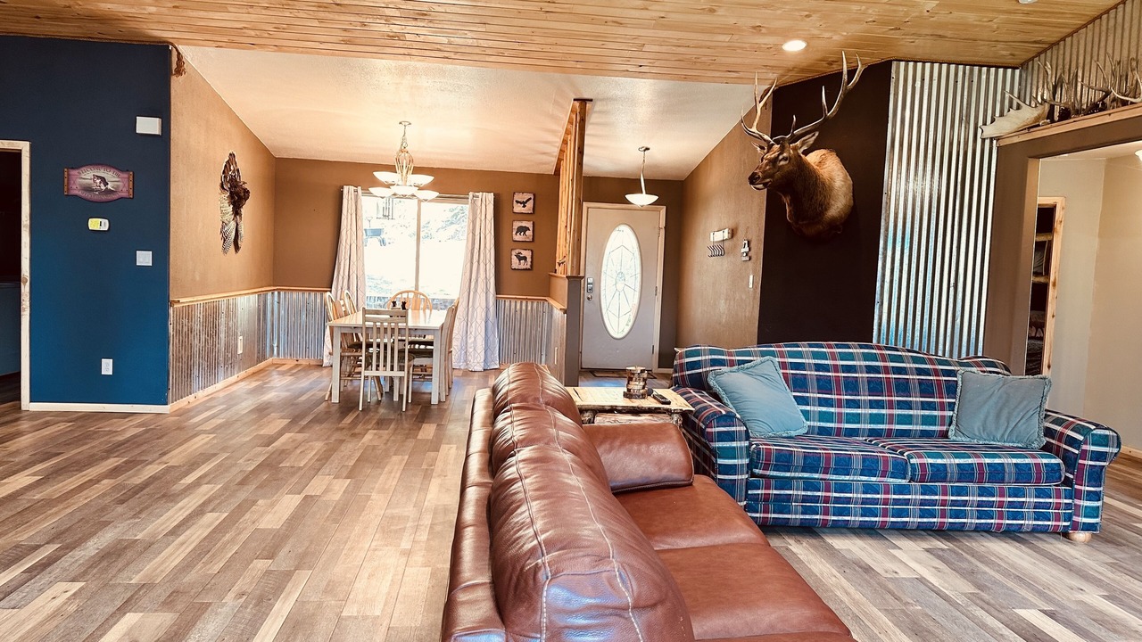 Photo of Livingroom in Forest Lakes