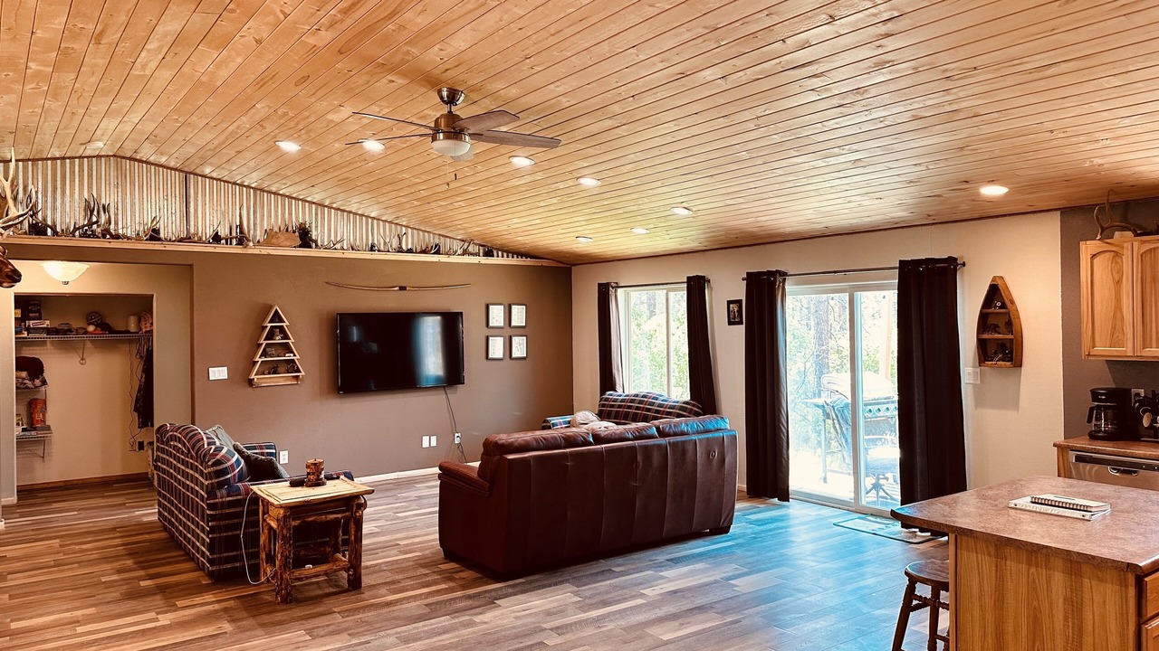 Photo of Livingroom in Forest Lakes