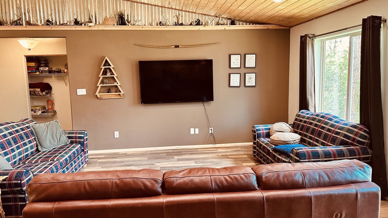 Photo of Livingroom in Forest Lakes