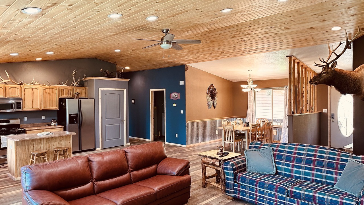 Photo of Livingroom in Forest Lakes