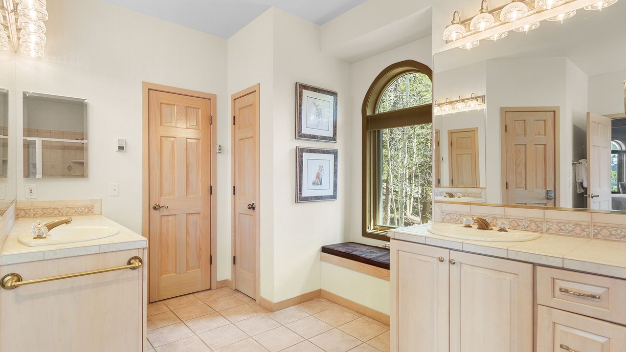 Photo of Bathroom in Baldy Mountain