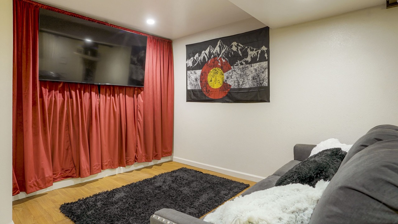 Photo of Livingroom in North Central Westminster