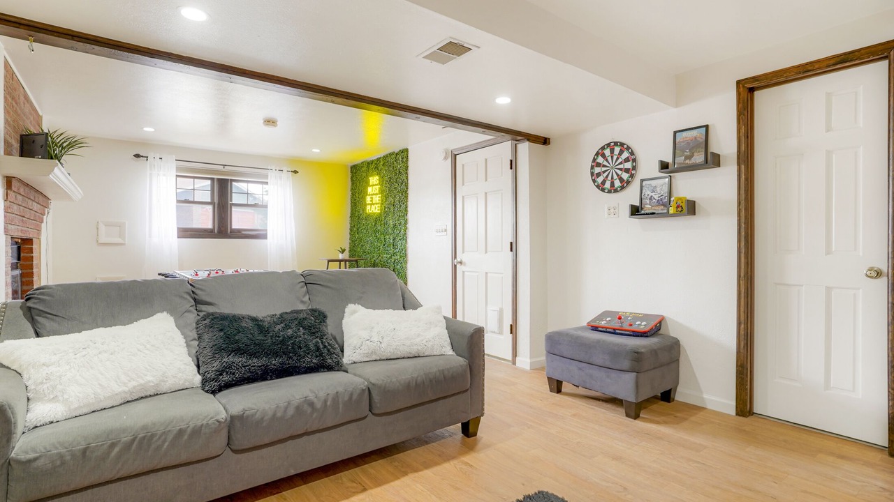 Photo of Livingroom in North Central Westminster