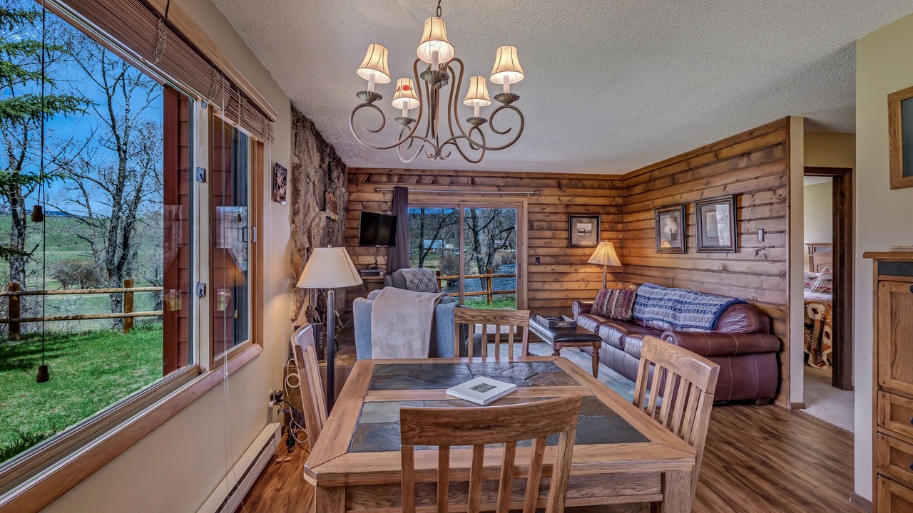 Photo of Livingroom in Clark