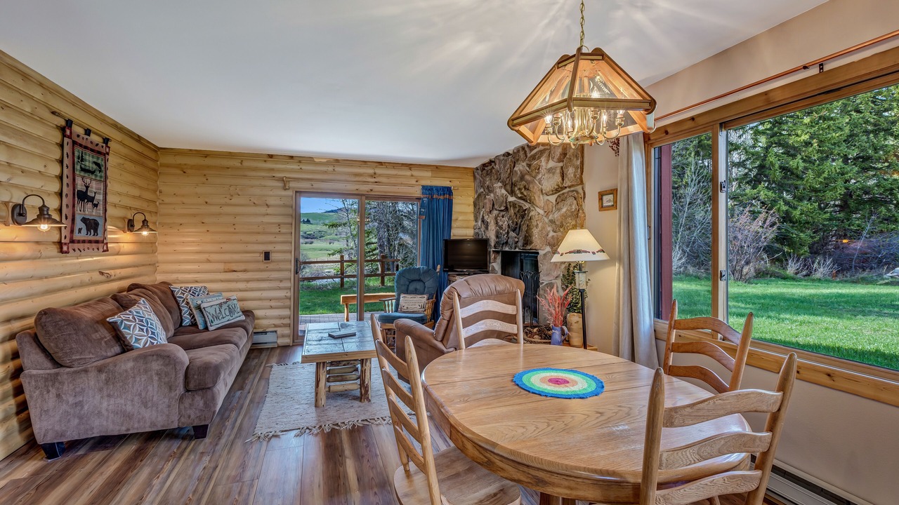 Photo of Livingroom in Clark