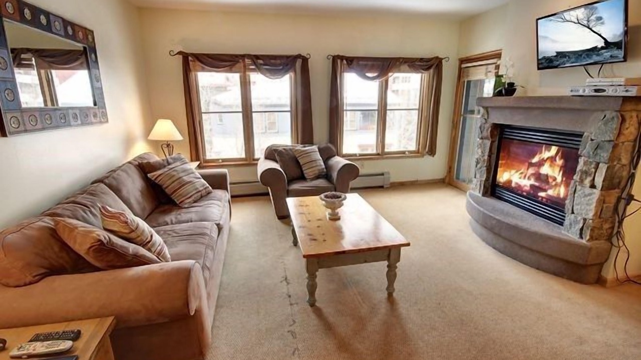 Photo of Livingroom in River Run