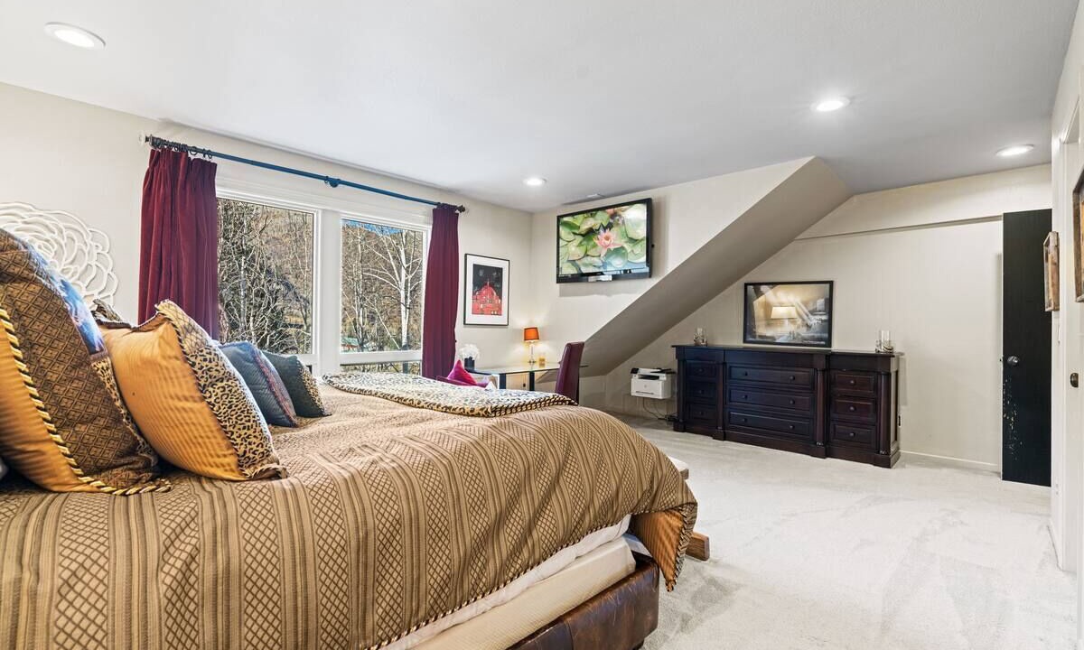 Photo of Bedroom in Highland Meadows