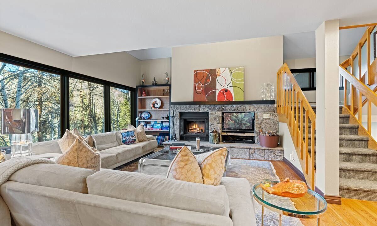 Photo of Livingroom in Highland Meadows