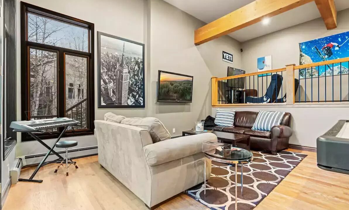 Photo of Livingroom in Highland Meadows