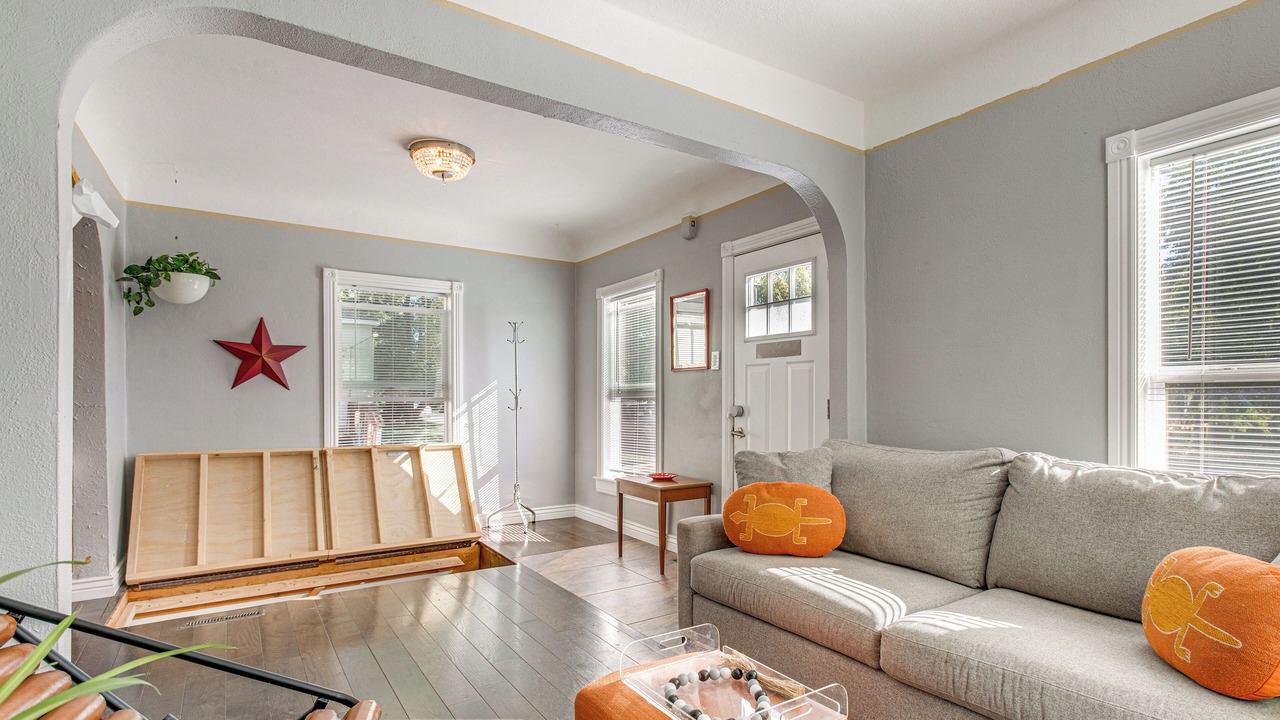 Photo of Livingroom in Englewood