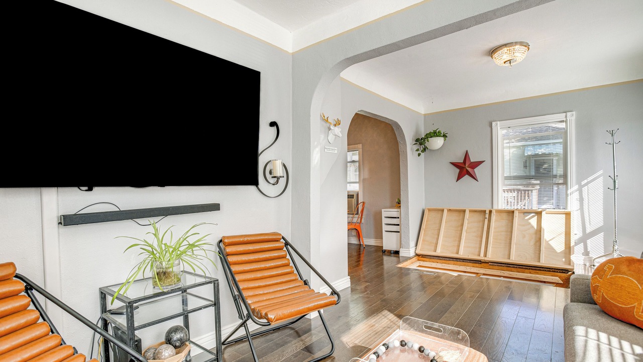 Photo of Livingroom in Englewood