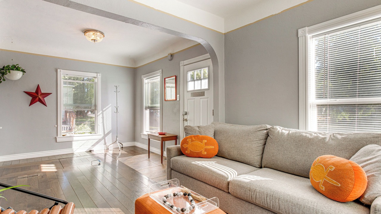 Photo of Livingroom in Englewood
