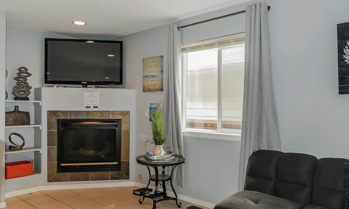Photo of Livingroom in University Hills