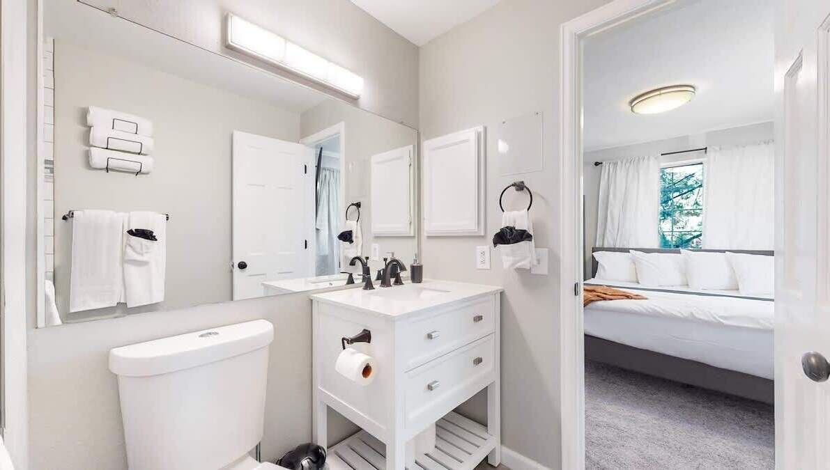Photo of Bathroom in Aurora Hills
