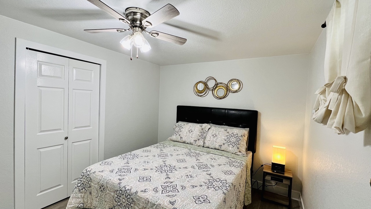 Photo of Bedroom in Heather Gardens