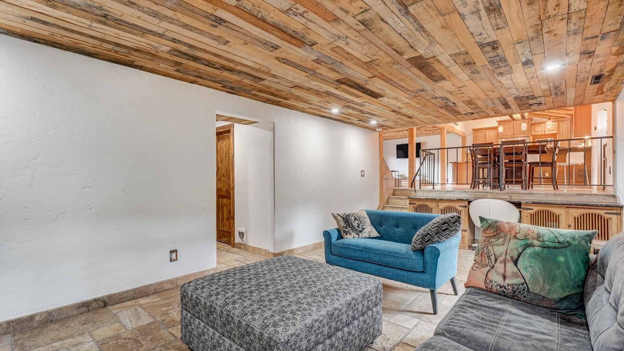 Photo of Livingroom in Pleasant Valley