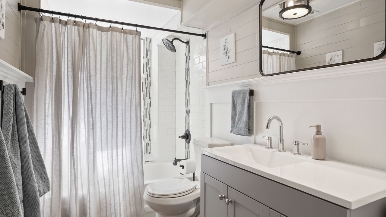 Photo of Bathroom in Columbine