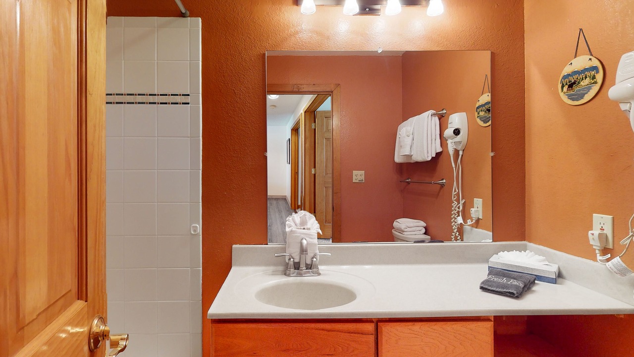 Photo of Bathroom in Four O'Clock