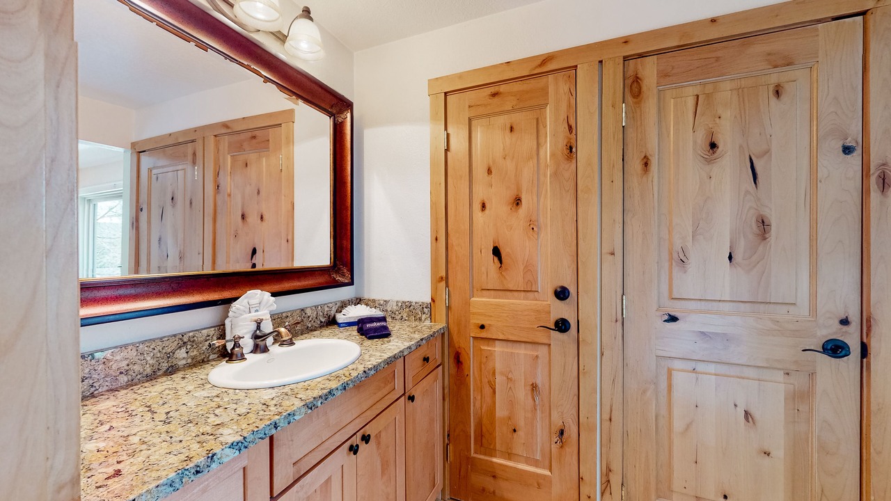 Photo of Bathroom in Four O'Clock