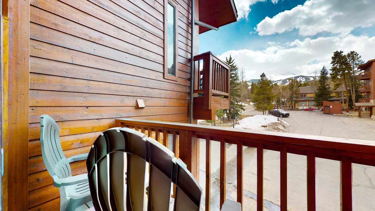 Photo of Outdoor in Four O'Clock