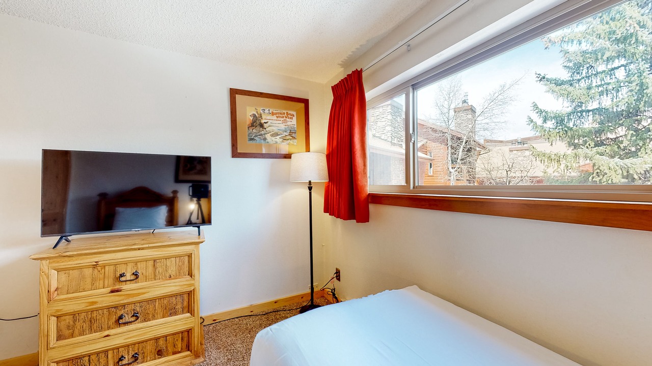 Photo of Bedroom in Four O'Clock