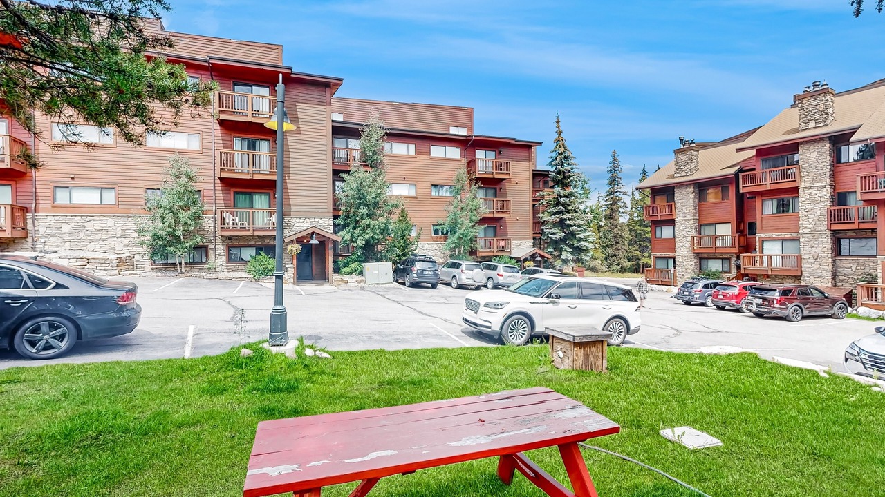 Photo of Outdoor in Four O'Clock