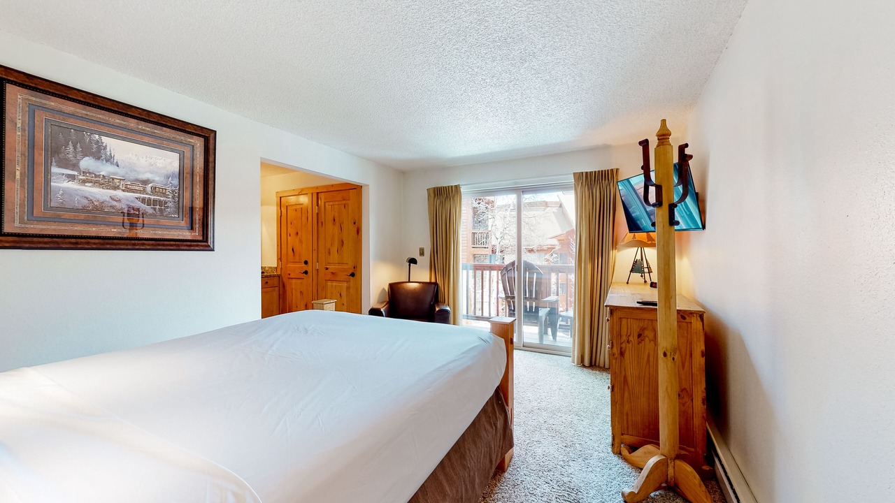 Photo of Bedroom in Four O'Clock