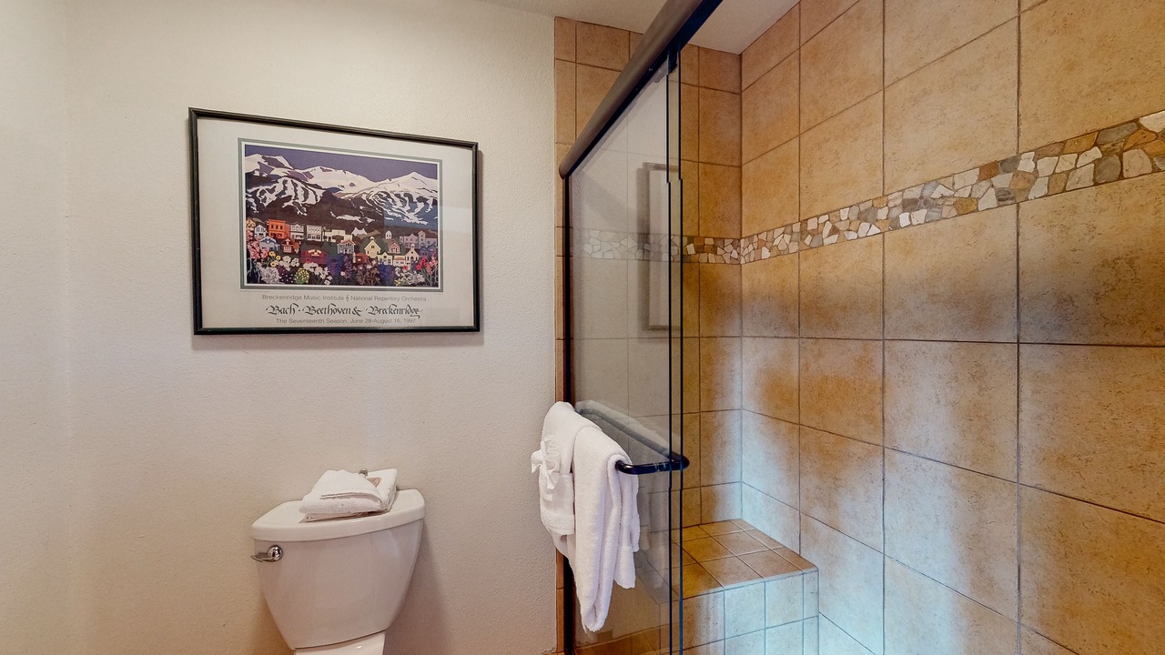 Photo of Bathroom in Four O'Clock
